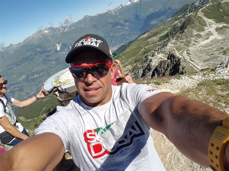 Getting ready to  miniwing it off Aiguille Grive after a long hike 😧😎🤘 ... (Aiguille Grive - 2732 Mètres)