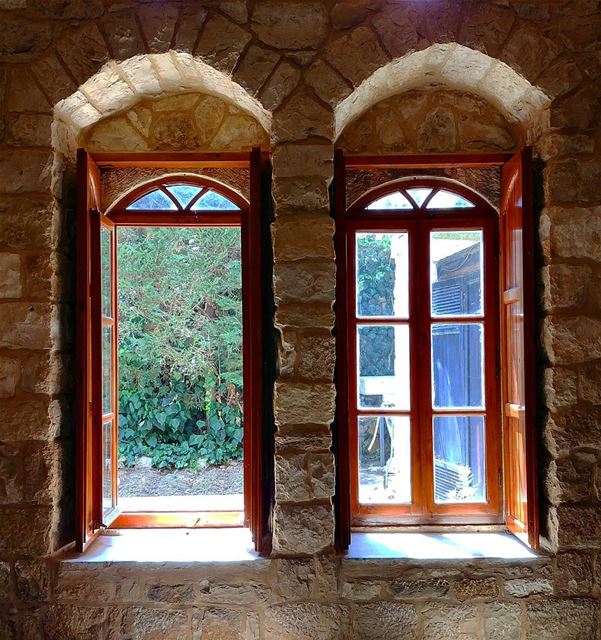  Ghassan_Yammine  livelovelebanon  whatsuplebanon  window  oldhouse  charm... (Deïr El Qamar, Mont-Liban, Lebanon)
