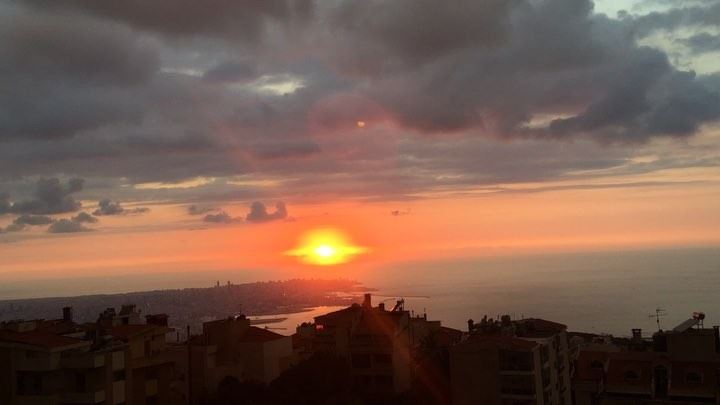 Gone in 30 seconds!  ⛅️ 🌅Timelapse  sunset  sun  clouds  sea  cloudporn ... (Qurnat Shahwan, Mont-Liban, Lebanon)