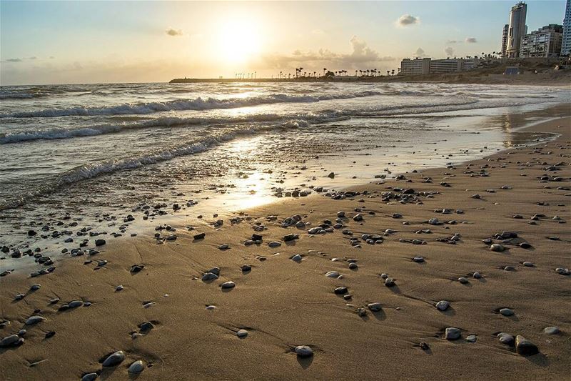 .Good evening dear friends from Ramlet-al-baida Beach. A beautiful summer... (Ramlet Al Bayda Public Beach)