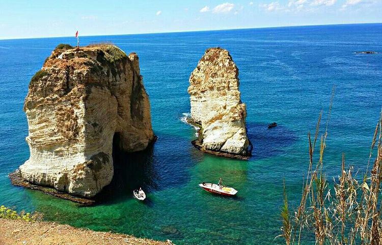 Good morning dear followers with this amazing viewPhoto taken by @places. (Rawshe-beirut)
