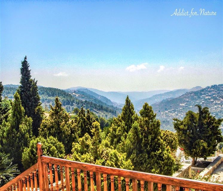 Good morning dear friends 🤗..... lebanesevillage  mountains  valleys... (Mir Amin Palace)