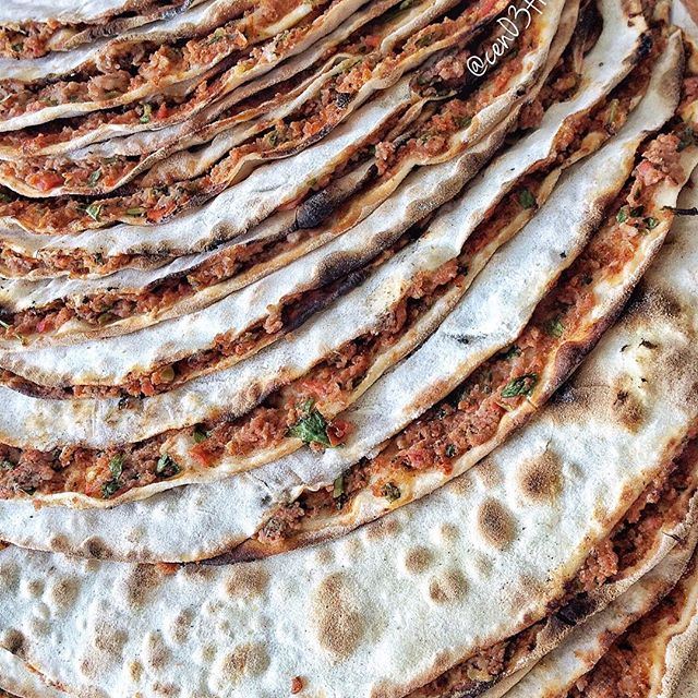 Good morning foodies ☀️☀️☀️ Some delicious Lahm Baajin from Ichkhanian 😍😍😍👍 Credits to @cen03fit ☀️ (Ichkhanian Bakery)