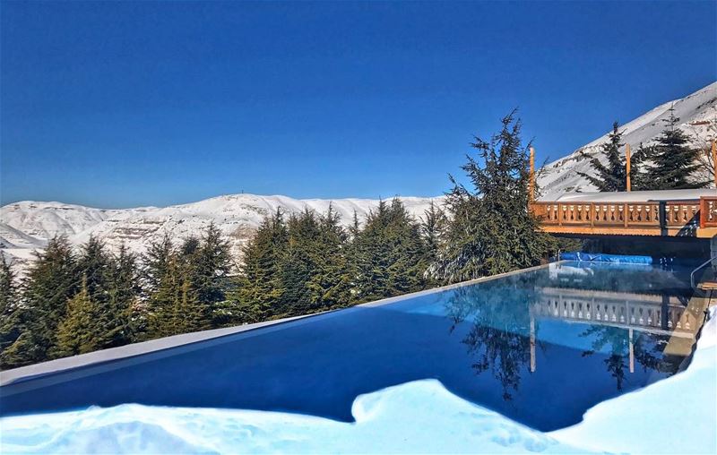 Good morning sunshine! ☀️ Heated pool overlooking the magnificent snowy... (Le Montagnou)