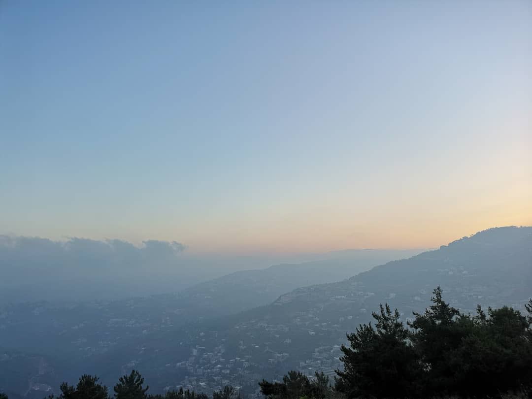 Good morning🙋🏻‍♀️ sunrise  morning  dawn  mountlebanon  beautifulview ... (Mount Lebanon Governorate)