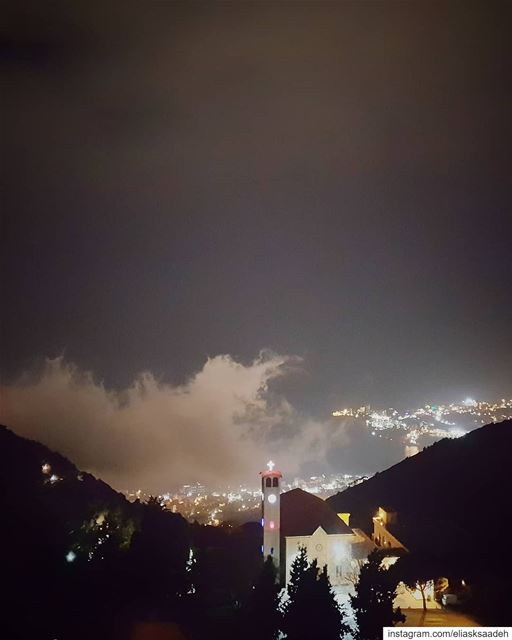 Good night  live from  Ghosta ⛰.. jounieh  village  mountain  peak ... (Ghosta, Mont-Liban, Lebanon)