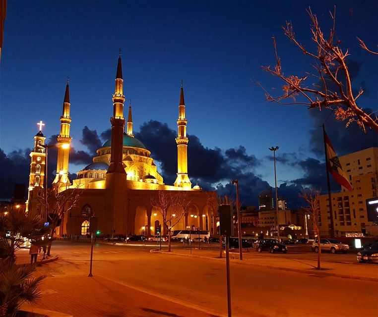 Goodevening igers❤❤❤ view  mosque  cross  church  darkclouds  sky ... (Beirut, Lebanon)