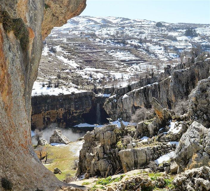 Goodmorning🙋❤❤ snow  rockymountain  waterfall  sinkhole  tannourine ... (Tannourine - Balaa Falls)