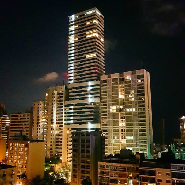 Goodnight 🇱🇧🇱🇧❤❤ building  architecture  nightview  lights goodvibes ... (Sassine, Achrafieh)