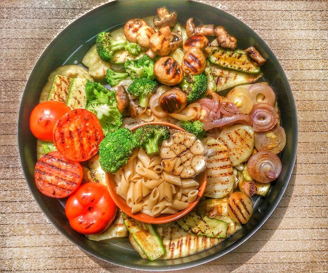 Grilled Veggies with Pasta anyone? Give us a call ☎️ 03 25 13 19, order... (Em's cuisine)