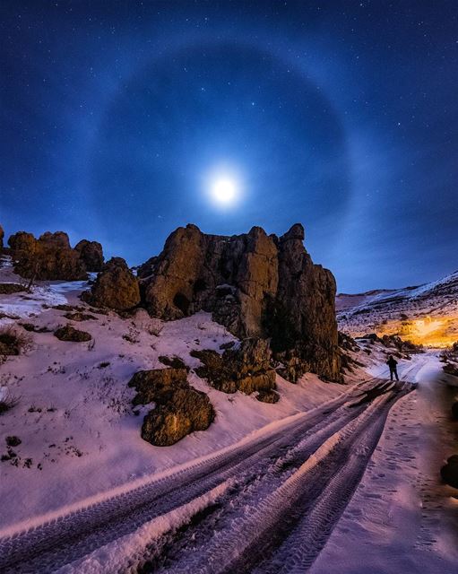 Halo Moon Like No Other!! halo  moon  nightphotography  snow  ... (Tannurin Al Fawqa, Liban-Nord, Lebanon)