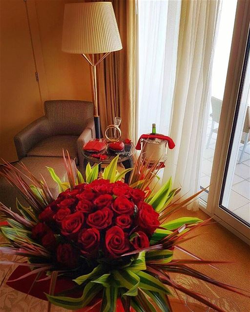 Happy Valentine's day from @fsbeirut 🌹🌷⚘🍾🥂❤ صباح_الخير  goodmorning ... (Four Seasons Hotel Beirut)