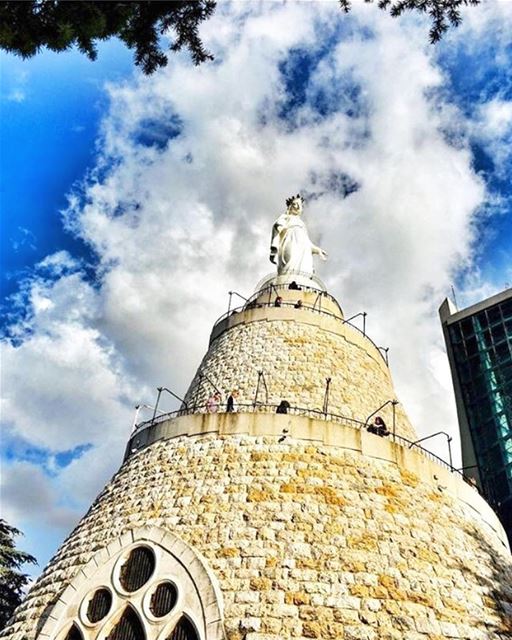 💙 HappySunday  BlessedSunday  OurLadyOfLebanon  Repost @insta_lebanon・・・... (Harîssa, Mont-Liban, Lebanon)