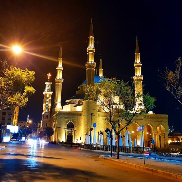 Have a peaceful night everyone🇱🇧🇱🇧❤ nightout  lights  mosque  church ... (Beirut, Lebanon)