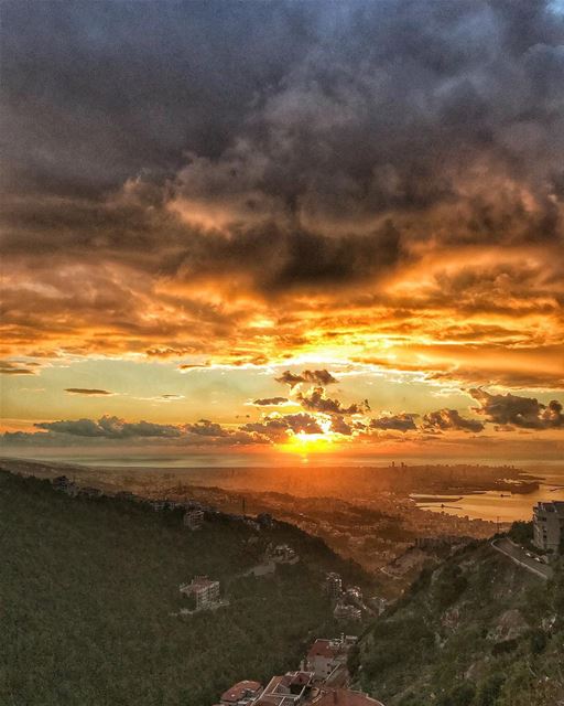 Have you noticed how magical yesterday’s sunset was ❤️.... sunset ... (Bayâda, Mont-Liban, Lebanon)