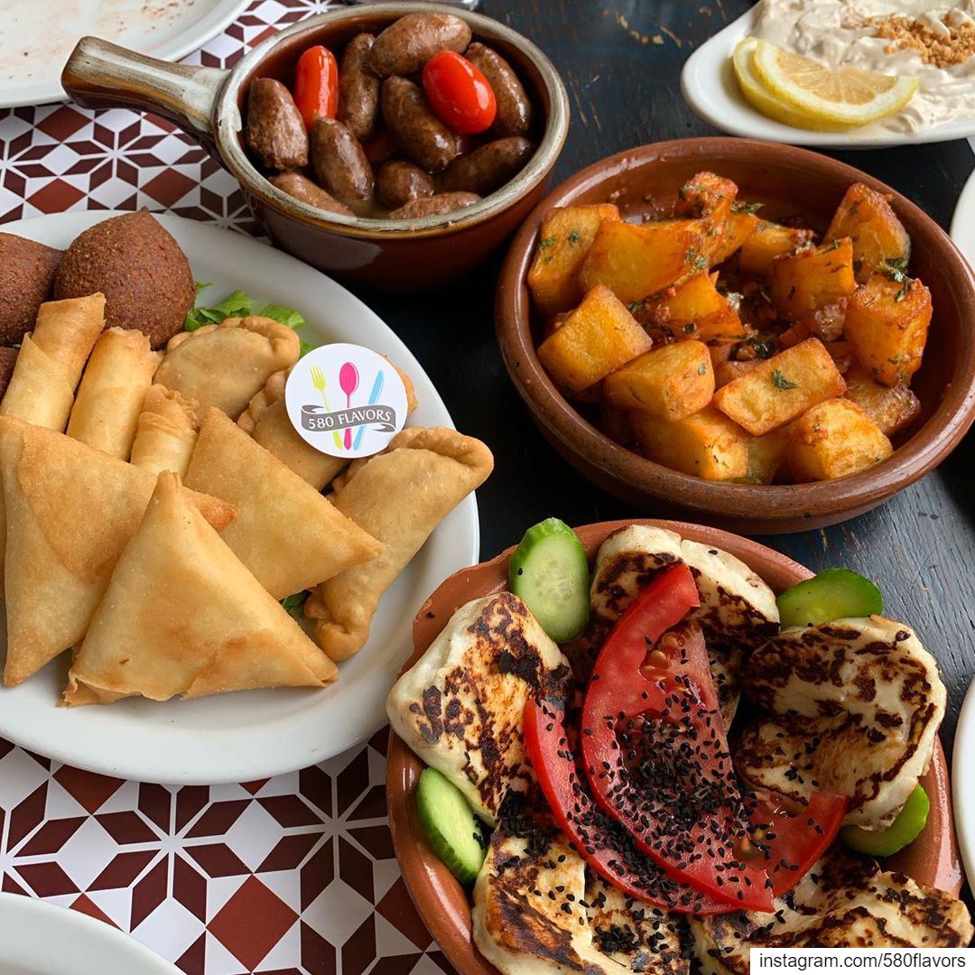 Having this tasty spread at @kanaterannaya 😍😍  annaya ... 580flavors ... (Annâya, Mont-Liban, Lebanon)