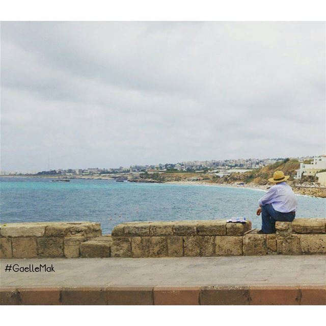 💫 Heaven seems a little bit closer when sitting by the ocean... (Mina Jbeil)