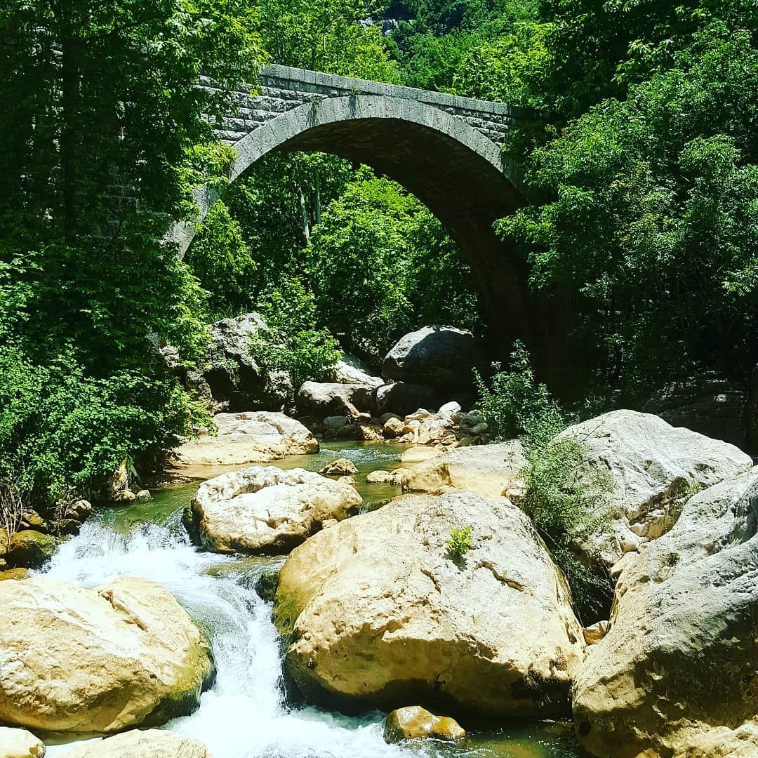  hikingaloneisawesome  hikeday  hikerslife  hikers  bridge  oldbridge ... (Kfardebian,Mount Lebanon,Lebanon)