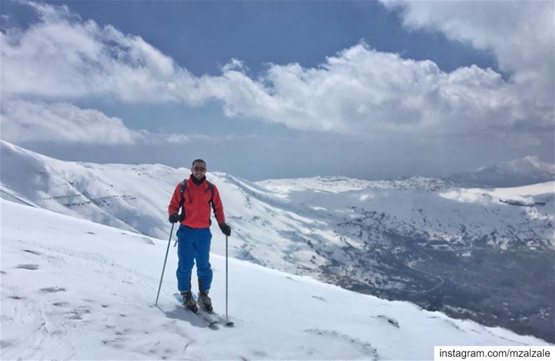 Hope your day at the office is going well.  aLebaneseSpring ... (Faraya, Mont-Liban, Lebanon)