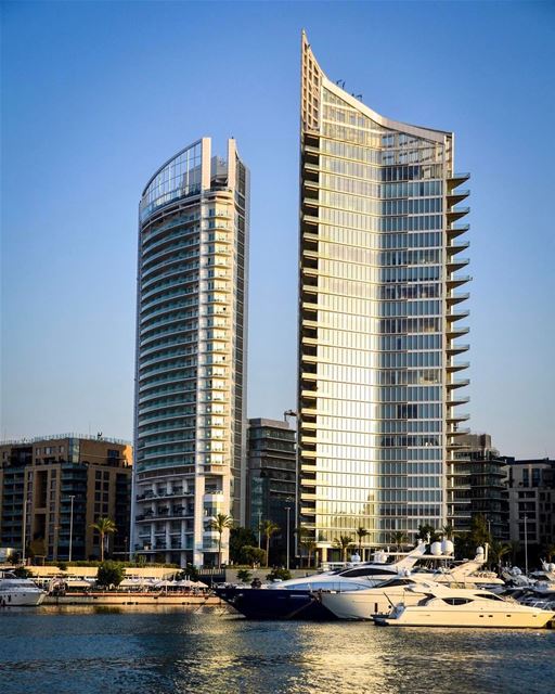 Hotel Four Seasons de Beirute, fotografado por La Vie Overseas. Com vista... (Zaitunay Bay)