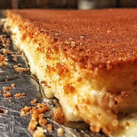 How about a warm cheesy Knefé for breakfast on a sunny Sunday morning? ☀️😍😍 Credits to @nogarlicnoonions  (Khan El Franj)