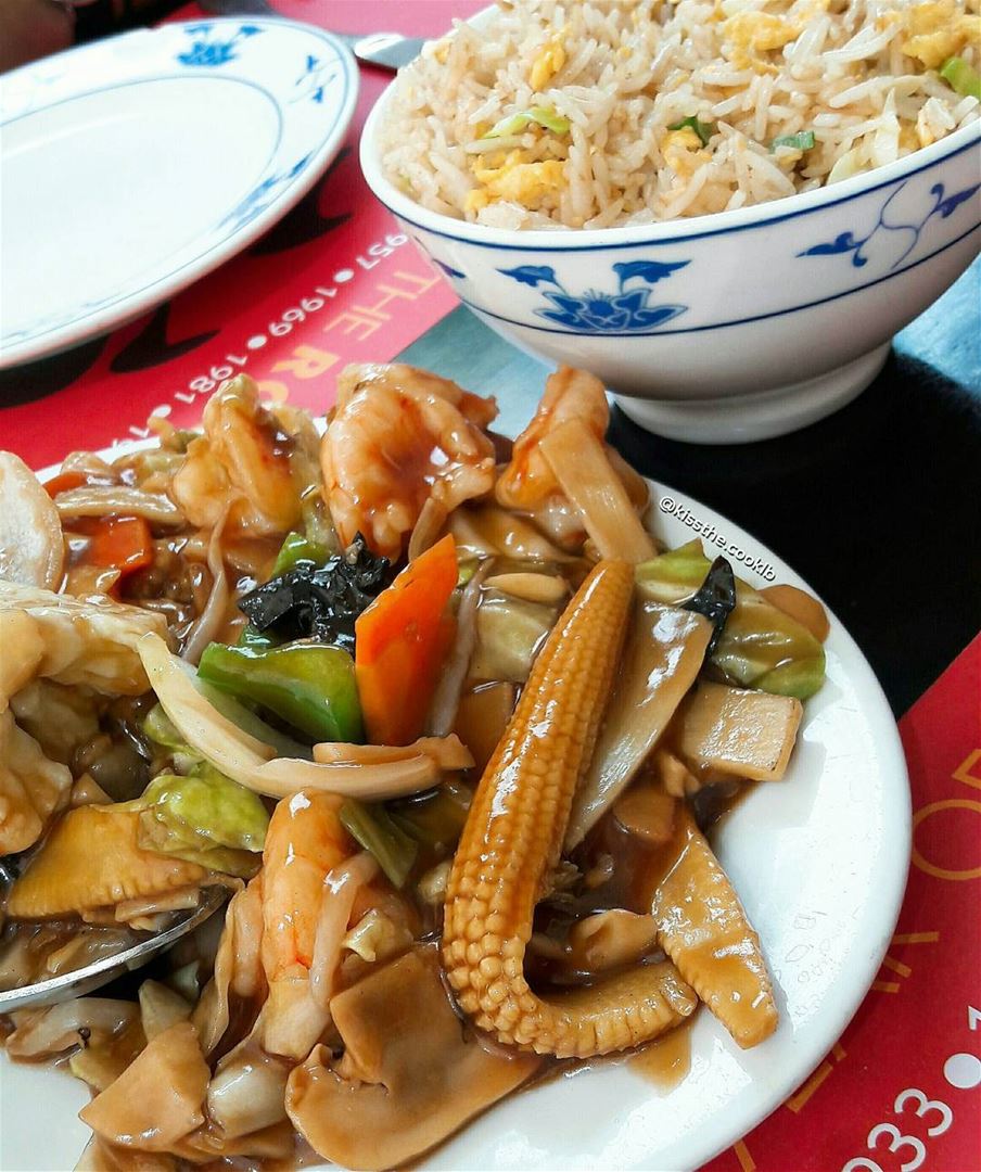 How about Chinese for lunch ? **** kissthecooklb  chinesefood  food ... (Chopsticks Jbeil)