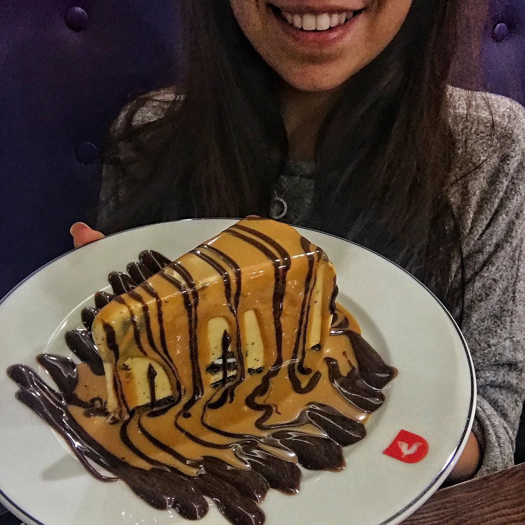 How awesome does this dessert look at @deekduke ? 😍👌🏻 ALSO I think it's... (Deek Duke Hamra)