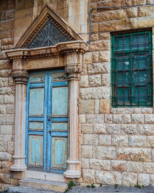 I can stay hours and hours staring at this enchanting door ! 💙💙💙 ... (Douma, Liban-Nord, Lebanon)