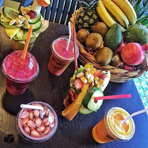 I'd love to try these fruit cocktails 😍🍴 takemetoaley aley lebanoneats lebanesefoodie lebanese lebanesefood breakfast fruits cocktailshe2af fruitporn healthyfoodie healthyfood instafood instagood brunch  (Misteka Aley)