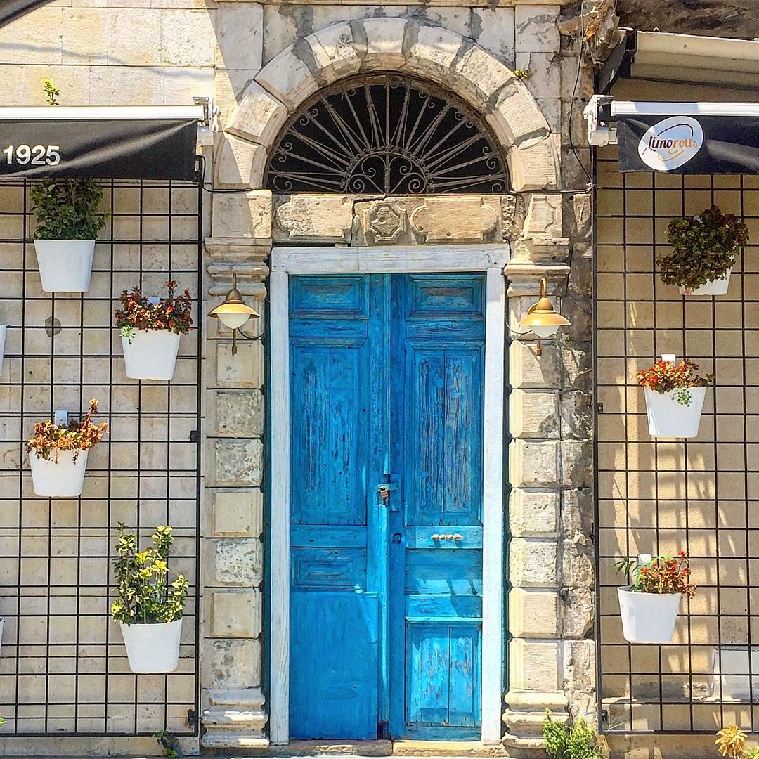 I have this thing with blue doors...:::::::::::::::::::::::::::::::::::::: (جونية - Jounieh)