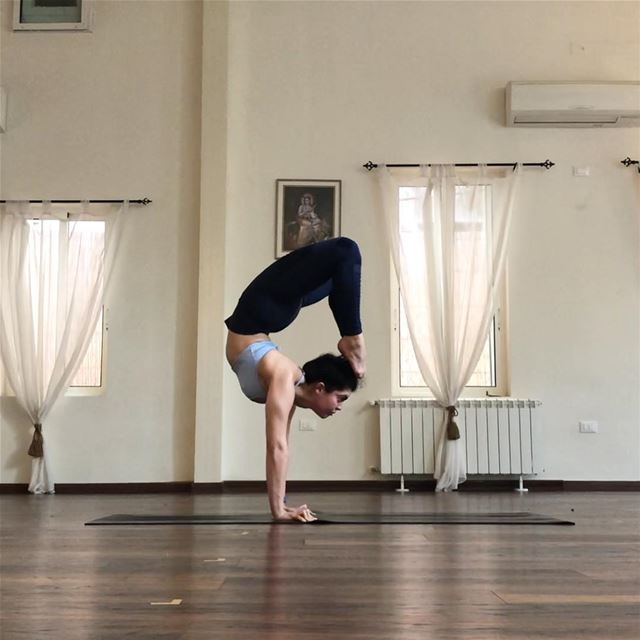 I was able to hold scorpion pose ☝🏾 before holding a straight handstand... (Sarvam Yoga)