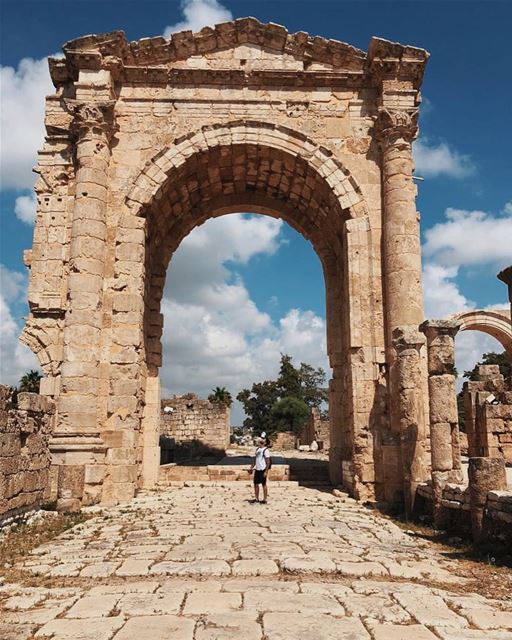 Impressionantes ruínas romanas de Tiro pelas lentes do @kareemnahouli1 🇱🇧 (Tyre, Lebanon)