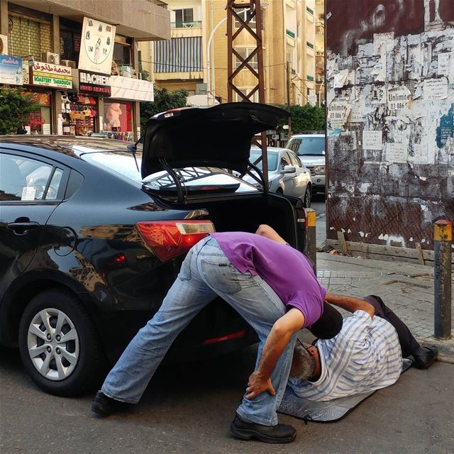 Improvised auto repair on the street in Beirut. Notice the sun shield is... (لبنان بيروت شارع ليون فكهاني فرع الحمرة)