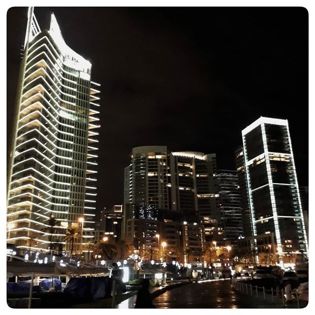 🇱🇧 in the dark of the night.. uglybeirut  uglycity  urban  ugly ... (Beirut, Lebanon)