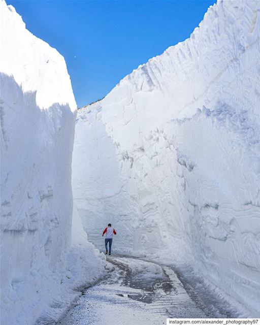 Into the Iceberg ❄ - 10 meter high snow wall on 19 May 2019! Located at... (Aineta El Arez)