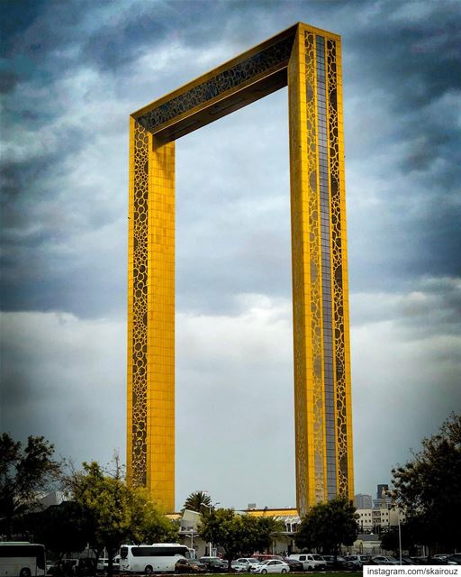 It is difficult to see the picture when you are inside the frame. 🌫⛩🖼 ... (Dubai Frame   برواز دبي)