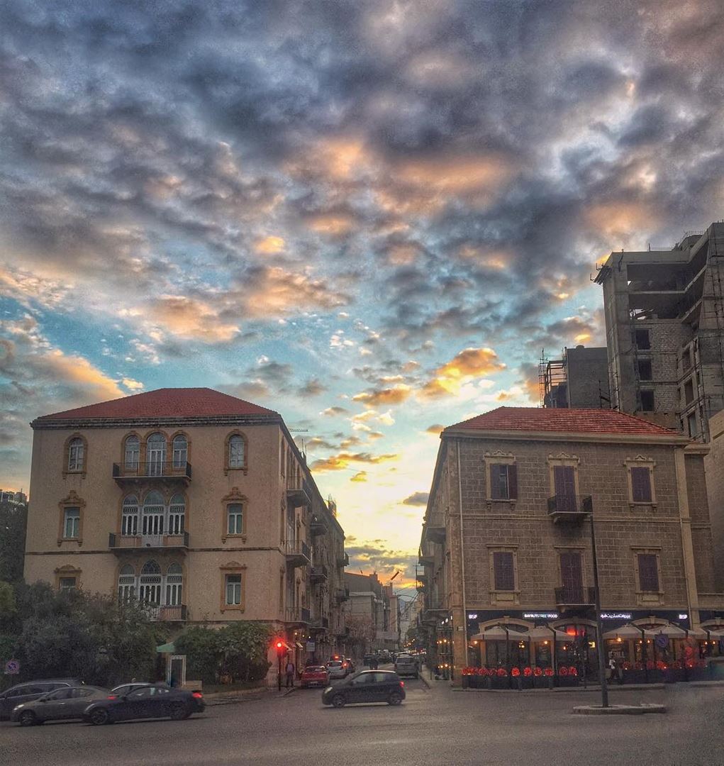 It's a new Dawn 💙🌄💛It's a new Day 🎶🎻🎶... (Beirut, Lebanon)