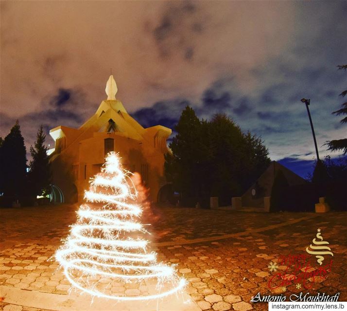 It's the most wonderful time of the year! Have a Blessed Christmas... (Ehdène, Liban-Nord, Lebanon)