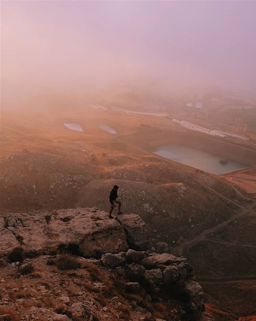 It wasn't sunny, but the fog had a nice dramatic effect on today's sunset ... (Akoura, Mont-Liban, Lebanon)