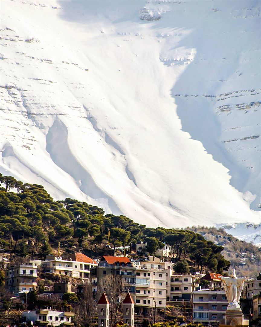 Its a  swiss  alpes sceenary, some concrete buildings highlight that we... (Baskinta, Lebanon)