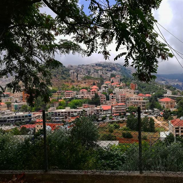 👩🏼‍🌾 (Jezzîne, Al Janub, Lebanon)