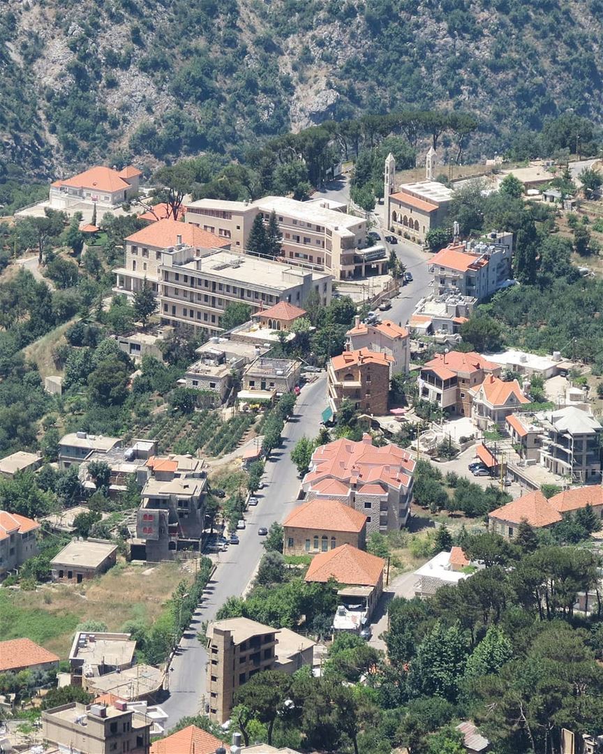 ... just a small town in Mount Lebanon 🏘🏡------.. Lebanon_HDR  Ливан (Baskinta, Lebanon)