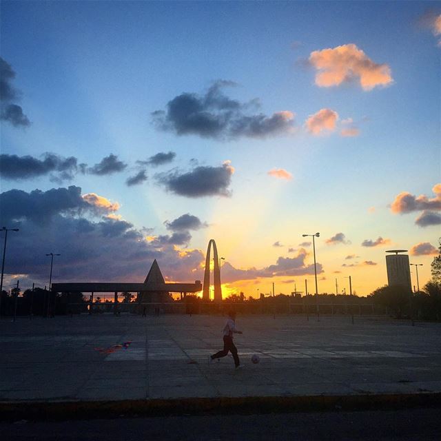  kid  sunset  play  sun  rise  kite  fun  rashidkarameinternationalfair ... (Rashid Karami Stadium)