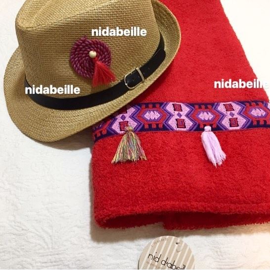Lady in red 💃 Write it on fabric by nid d'abeille  red  lady ...