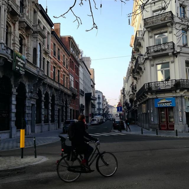 Las calles bonitas de Europa antigua -  ichalhoub in  Brussels  Belgium...