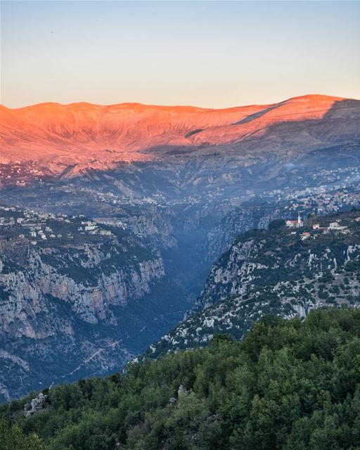 Last moments of light - The Holy valley of Kannoubine at Sunset - 28/10/201 (Ouâdi Qannoûbîne, Liban-Nord, Lebanon)
