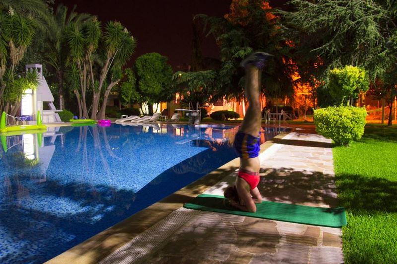 Late night practice sesh!  postworkout  headstand  headstandbythepool ... (Zgharta District)