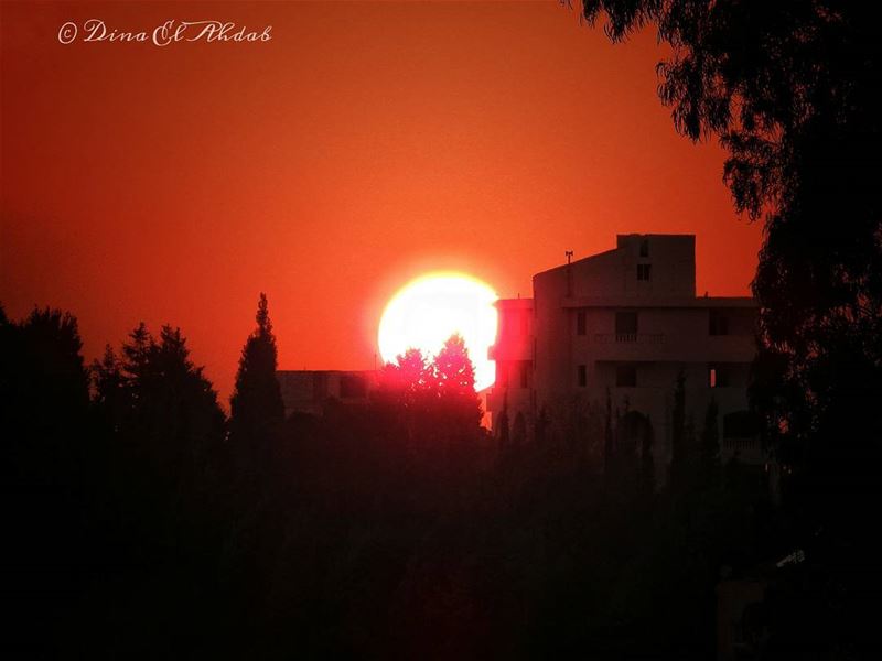 “Le soleil accepte bien de passer par de petites fenêtres.”___ sunset ... (Tripoli, Lebanon)
