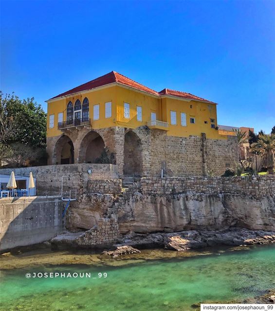 Lebanese house by the shore 📸 [ swipe 👉🏼 ] (Batroûn)