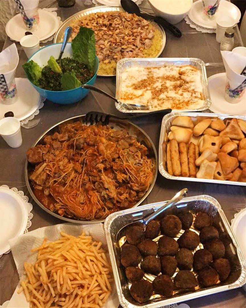 Lebanese iftar ❤️ • kebbeh me2lyé 💯• Maacarona 🍝• Taboulé 🥗• Fatteh �